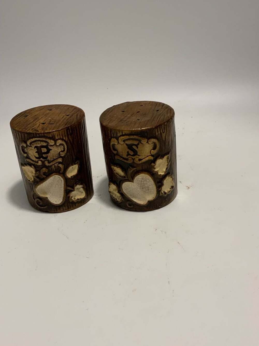 Vintage Treasure Craft Tree Stumps Apple and Pear Salt and Pepper Shakers